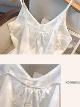 極上の柔らかさのサテン素材Vネックタンクトップ【女性用・スリム効果・高級感】