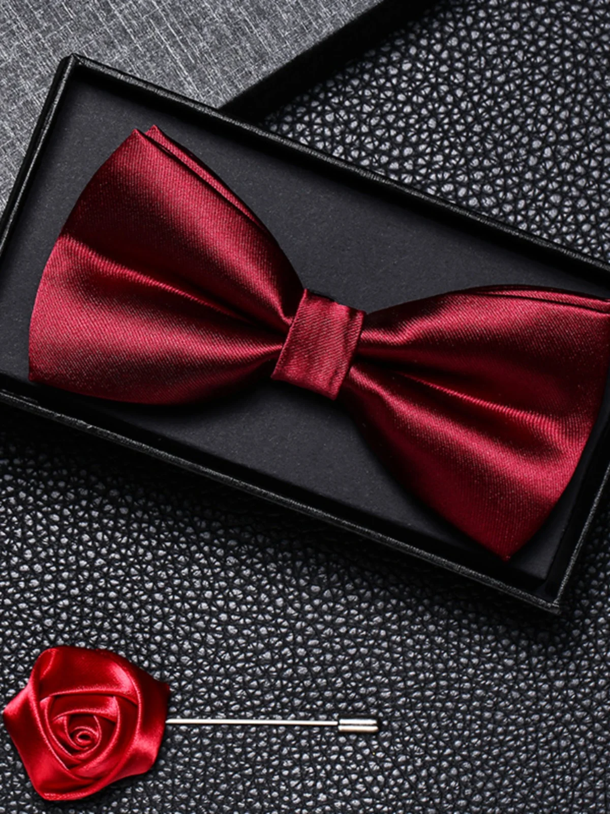結婚式に着るメンズセットアップは、どう選ぶべきか？