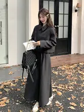 深い灰色のシンプルなジャケットとワイドパンツ【ラフスタイル・フラップカラー・ハイウエスト・秋用】（セットアップ対応）