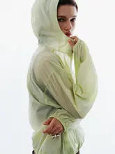 軽量で涼しい UVカットフード付きアウトドア防寒服【洗濯機洗い対応】