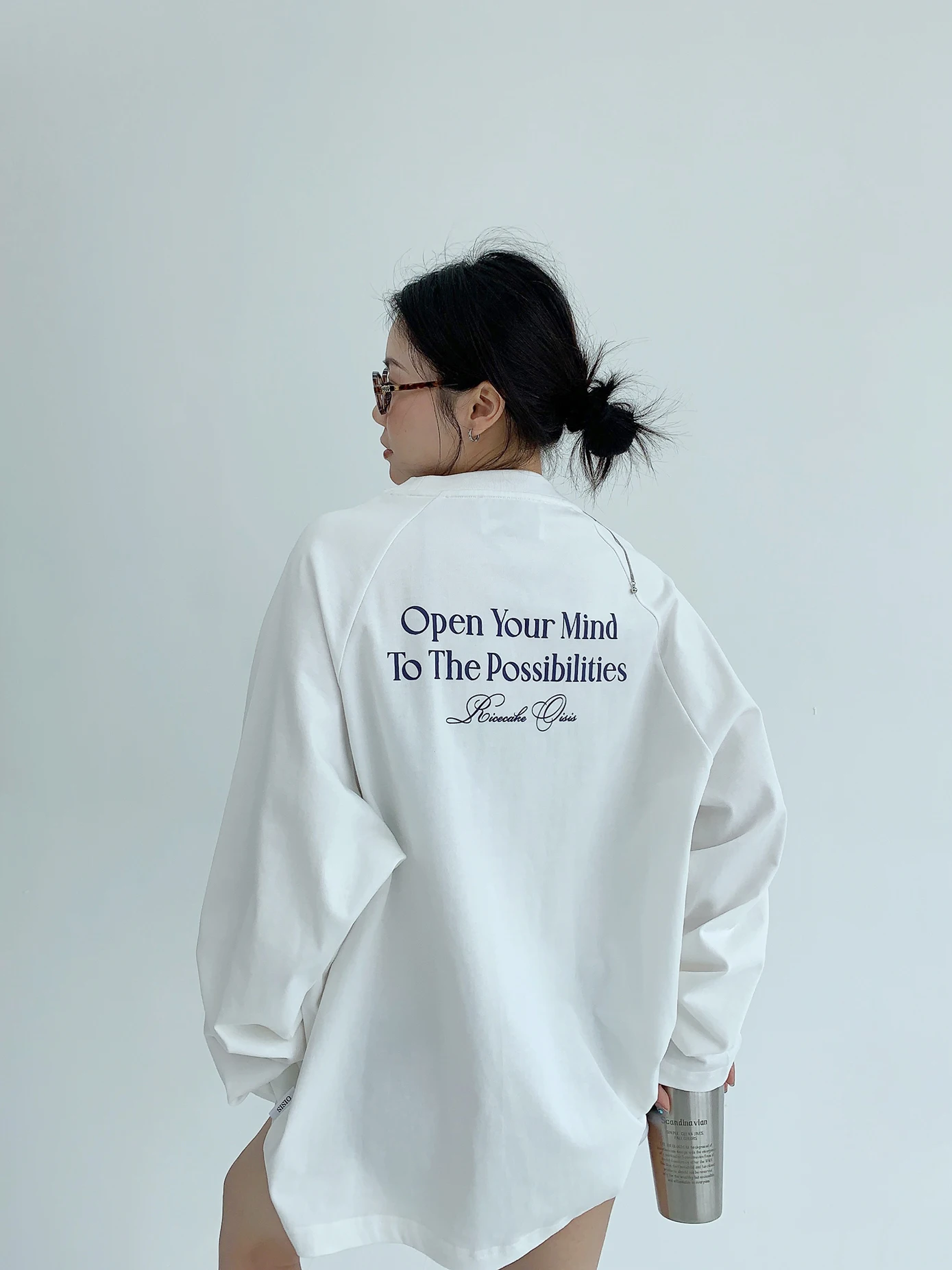 オープンカラーシャツ オーバーサイズ：リラックス感とカジュアルスタイルを実現する純棉ロゴプリントTシャツ