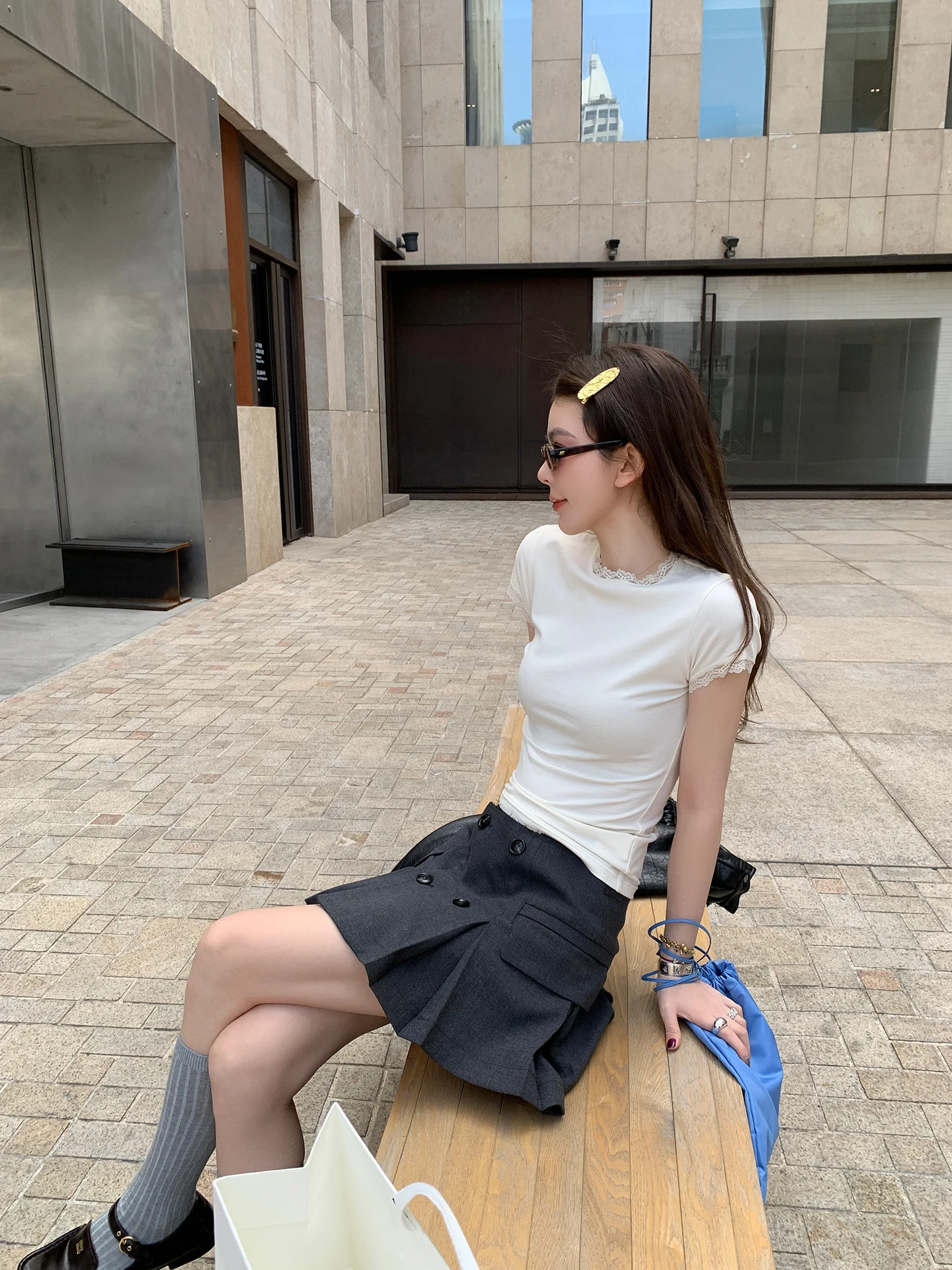 顔がでかい・低身長の女性が「モテる」ファッションで悩むなら、このスカートが救いになる？