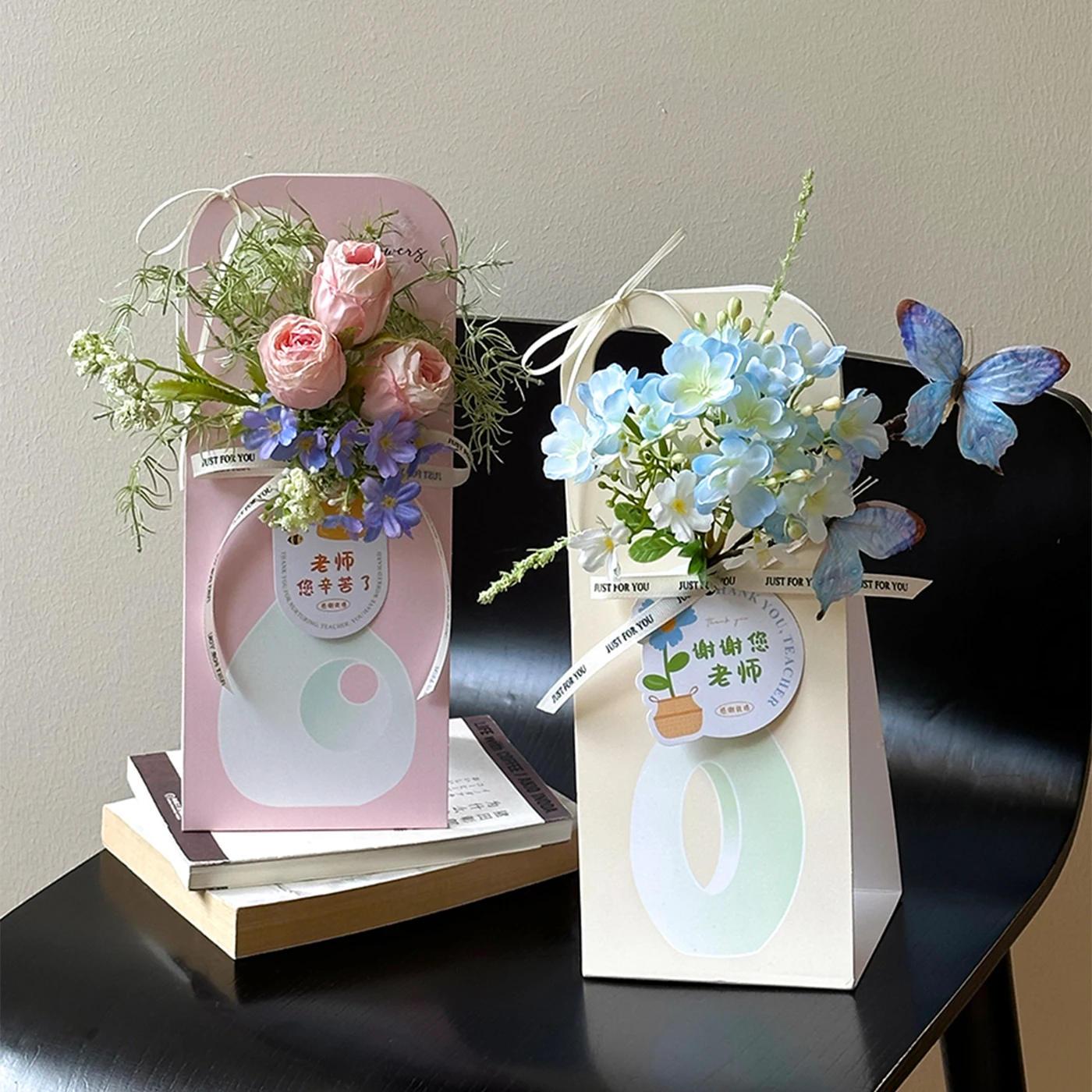 高級感ある紫色の花束とカード：教師向け感謝のギフト選びに最適なフェイクフラワー