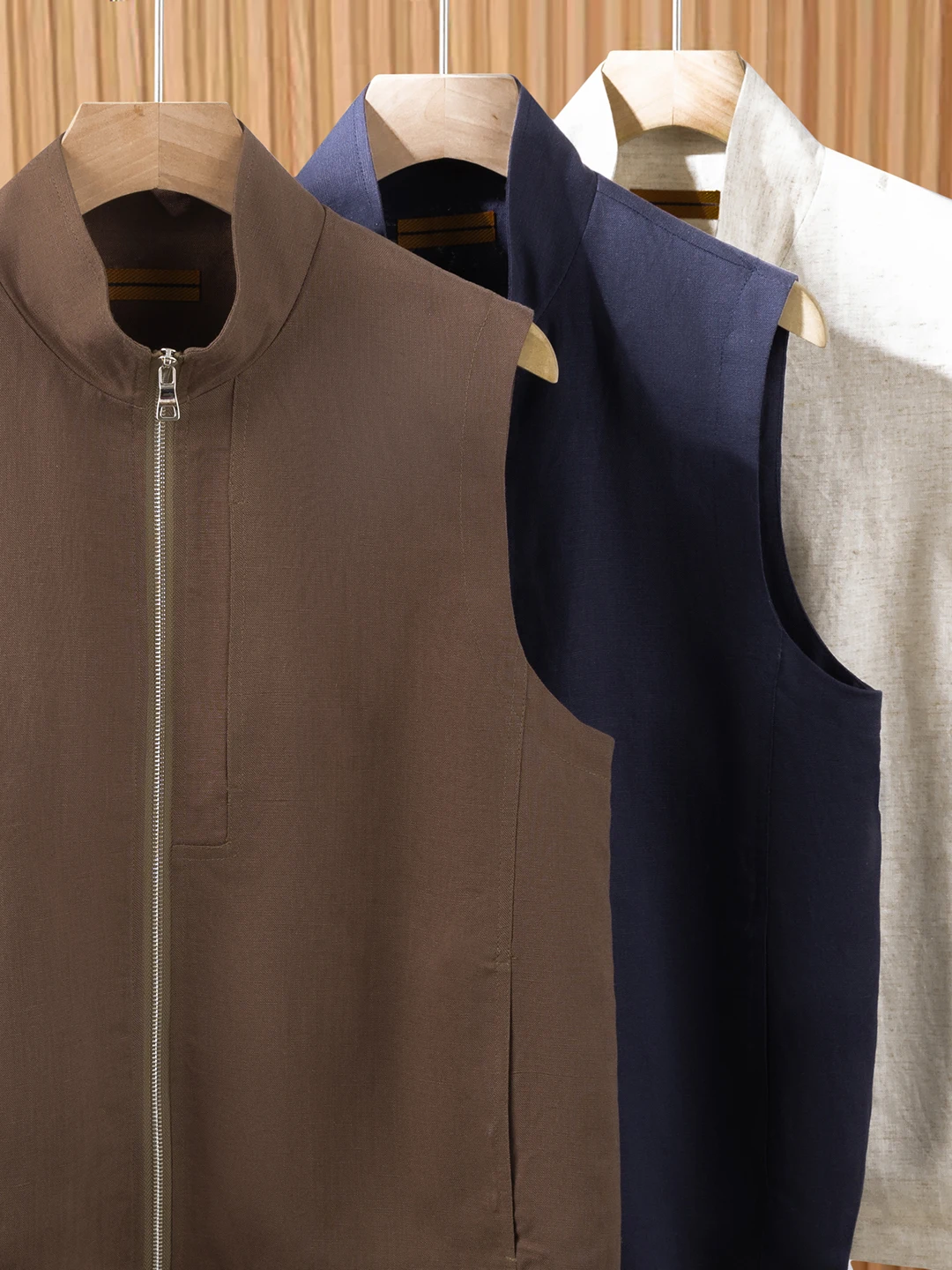 ライセリック麻製ベスト：男の服肩幅に適したビジネスカジュアルの着こなし方