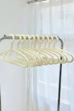 無痕加厚ハンガー【肩掛け防止・滑り止め・プラスチック製・特大サイズ】