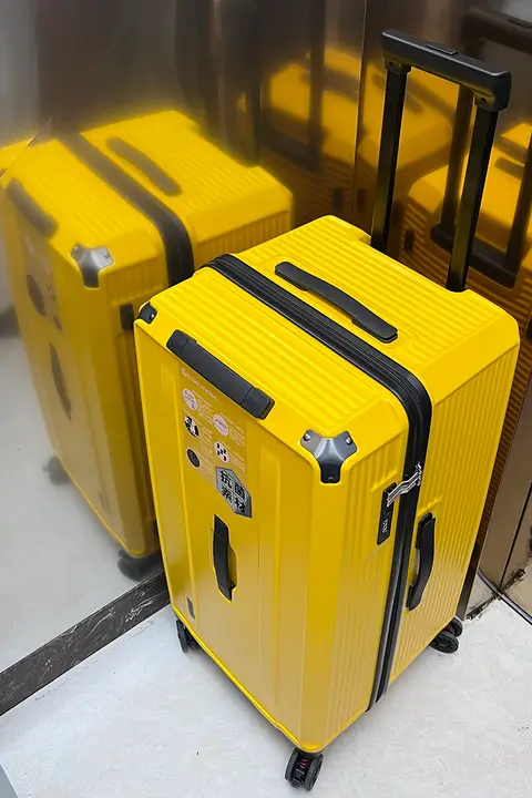 高品質の大容量旅行用キャリーケース【男女兼用・パスワードロック・軽量】