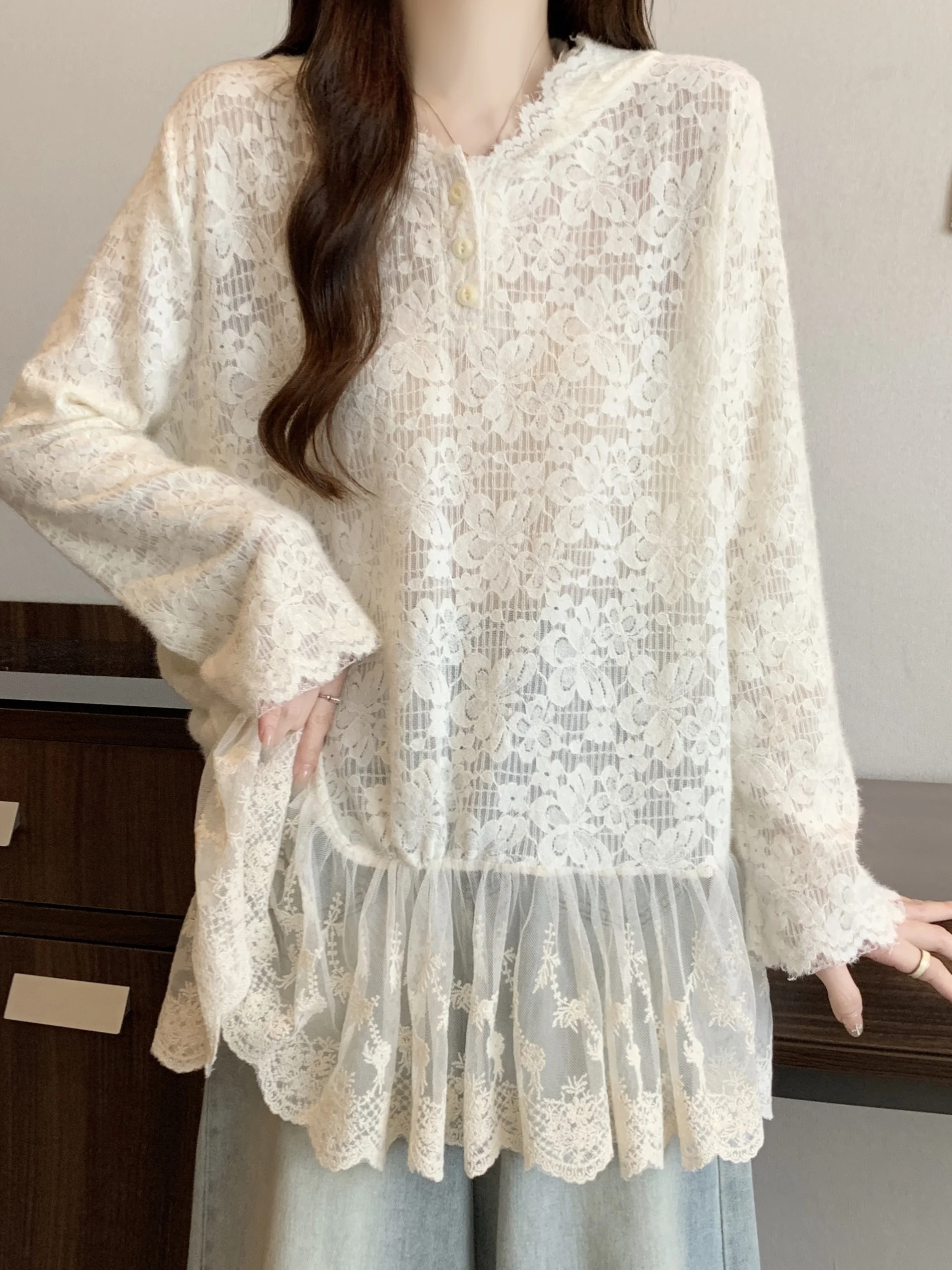 春夏の重ね着に悩む女性、どうやってtシャツを着こなすの？