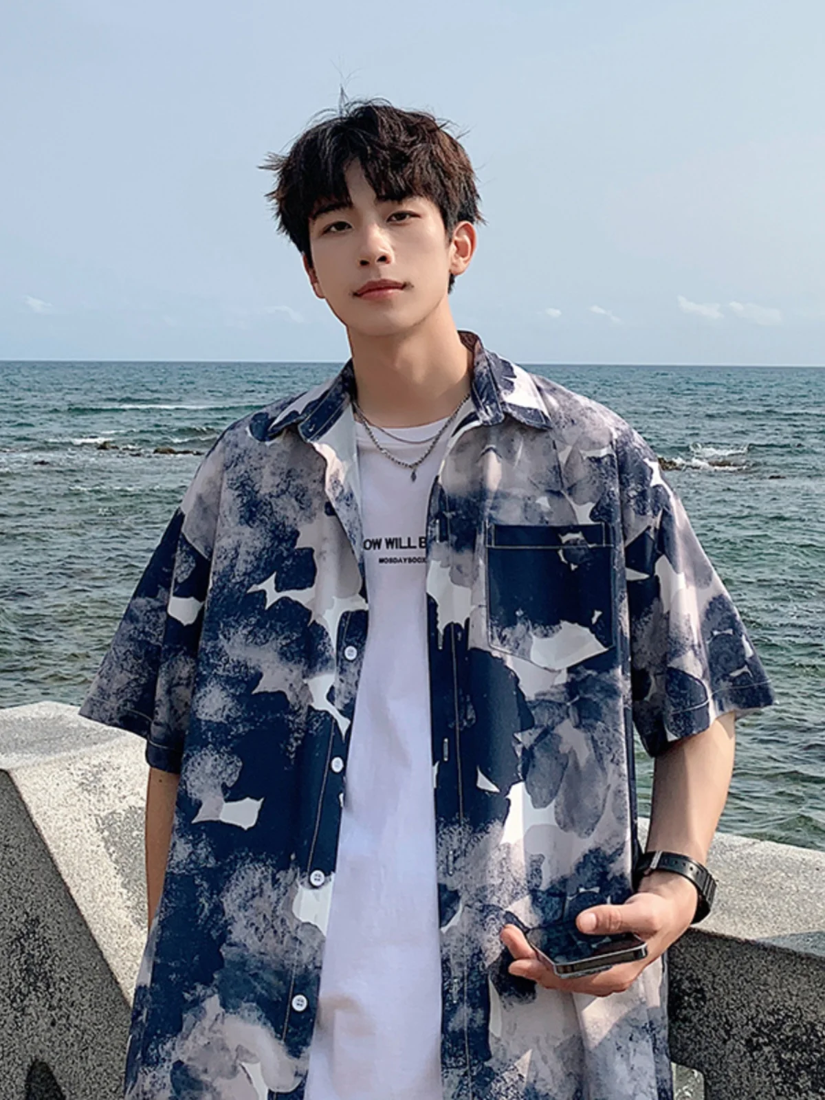 リゾートスタイルのキューバンカラー半袖花柄シャツ【夏用・ビーチファッション】