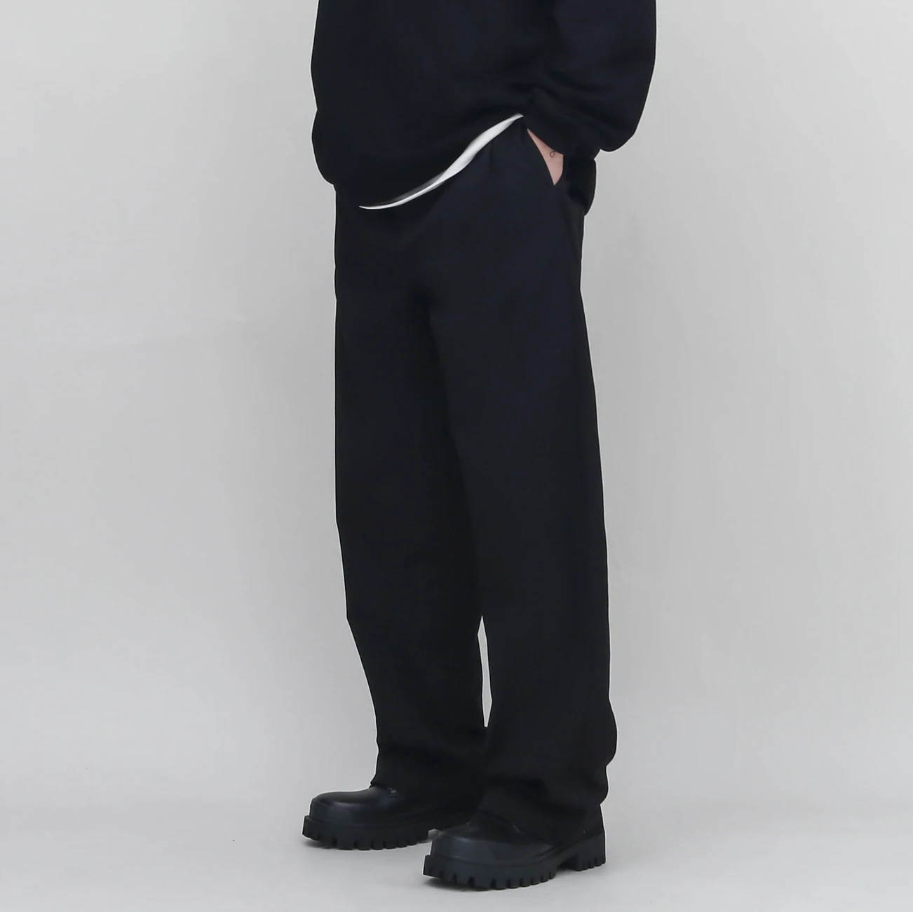 エッグパンツや水色パンツで悩むなら、どんなボトムパンツが最適？