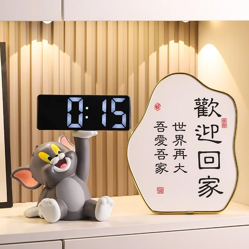 トムキャットの電子置時計：電波掛け時計との合わせ方と実用性の検証
