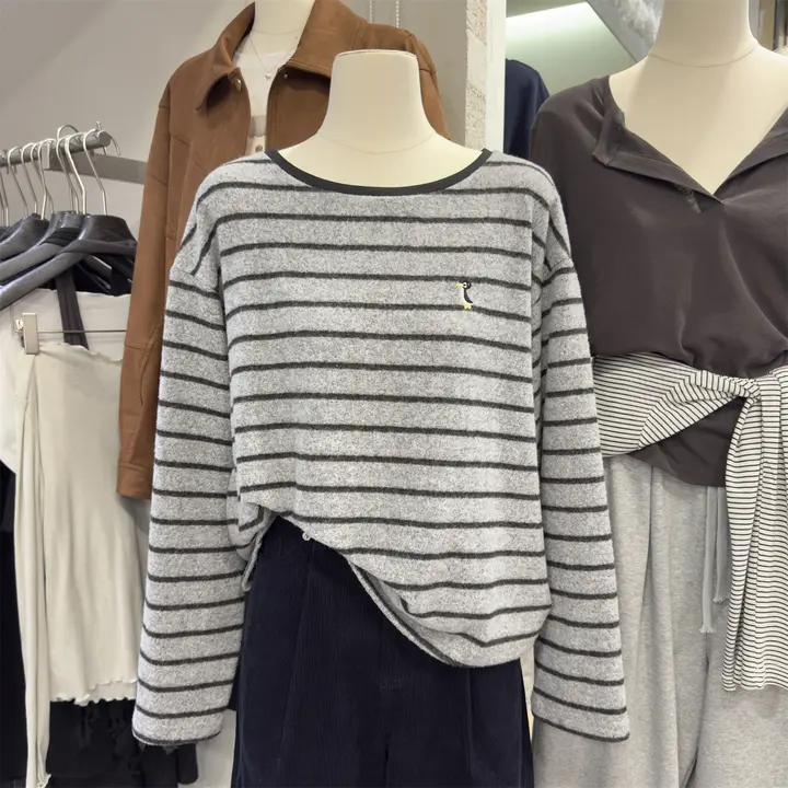 レトロストライプ長袖Tシャツ【ゆったりとしたフィット・ラウンドネック・カジュアル・ウール混】