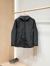 アウトドア用軽量薄手フード付きジャケット【防水・防風・防寒機能】