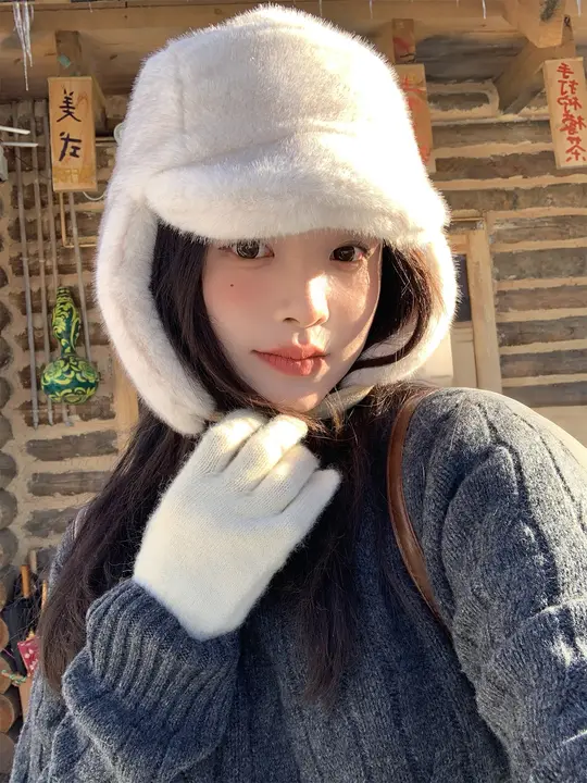 防寒性抜群！ふわふわ耳あて付き冬用帽子【レディース・厚手・暖かい】