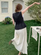 黒のノースリーブウエスト絞りトップスと白のハイウエストスカート【上品な女性向け・絶妙なコーディネート】（セットアップ対応）