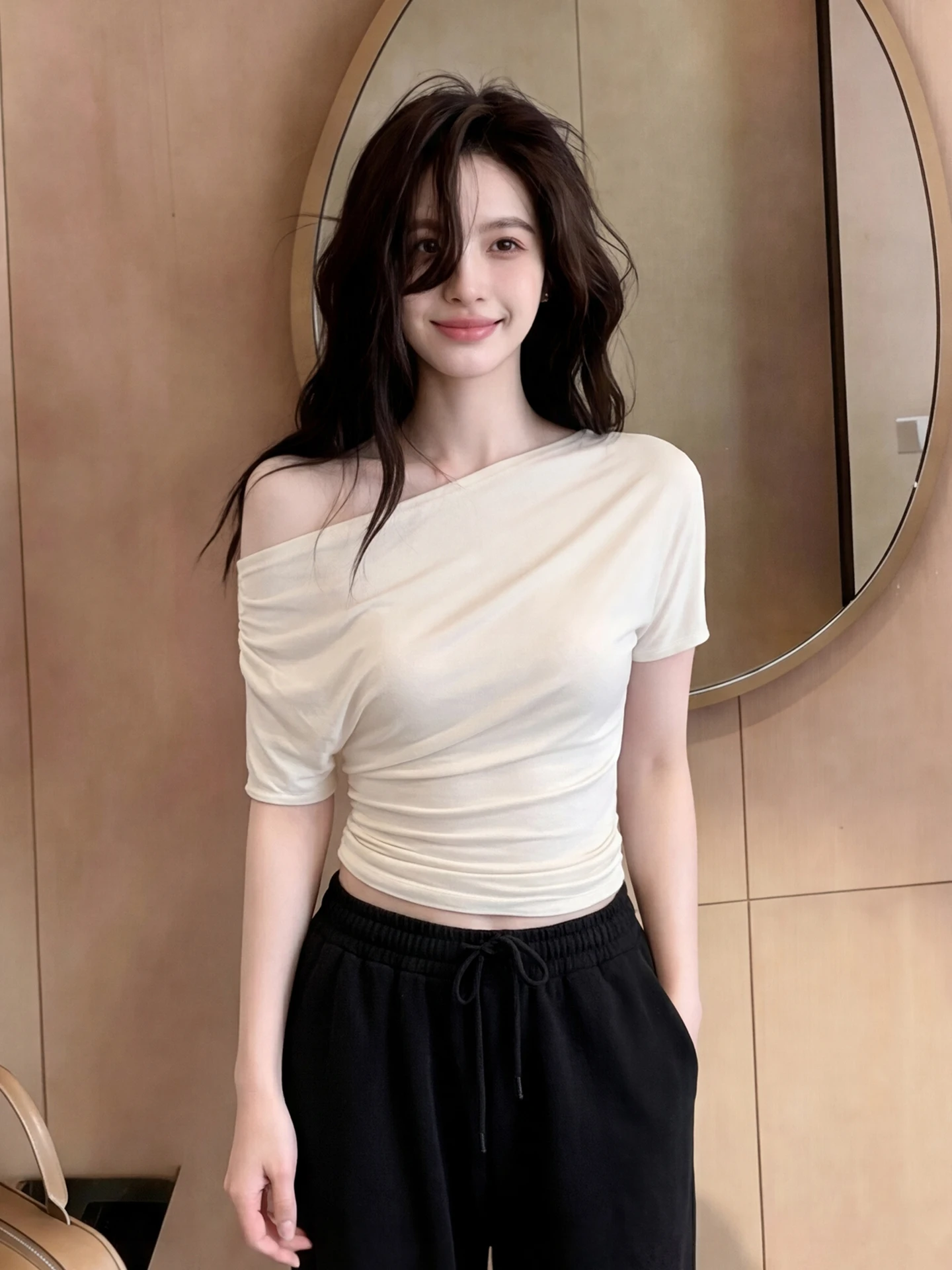 2026年夏用女性ショートスリーブTシャツ：通勤風の修身型デザインが注目される理由