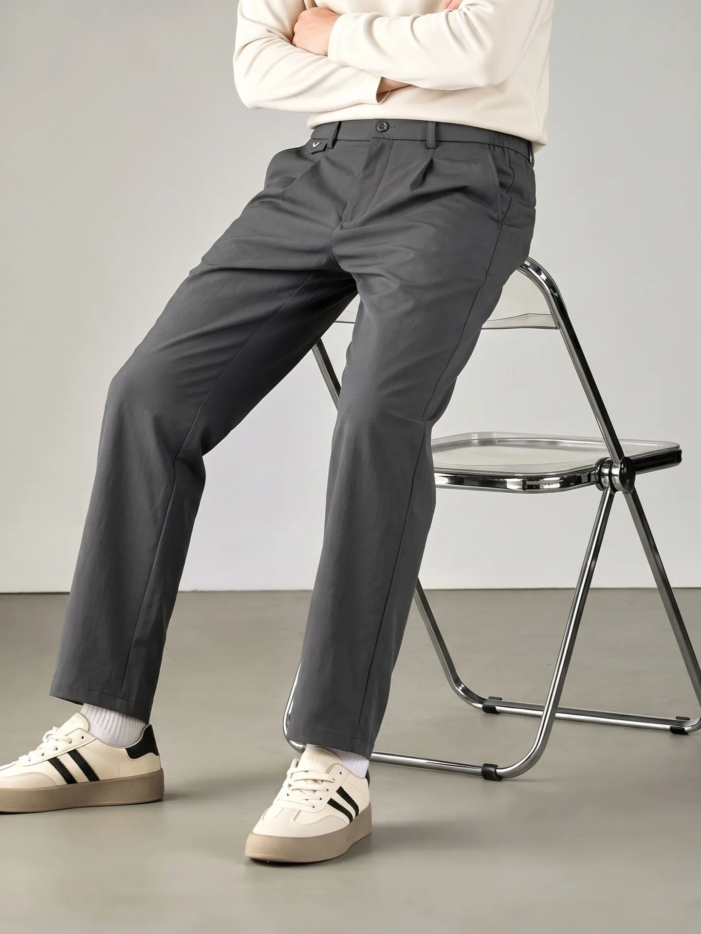 涼しいパンツ メンズ：アイスシルクストレートカットの通気性と快適性を実証