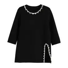 エレガントなデザインの黒Tシャツ【ビーズ装飾・大きいサイズ・春用】