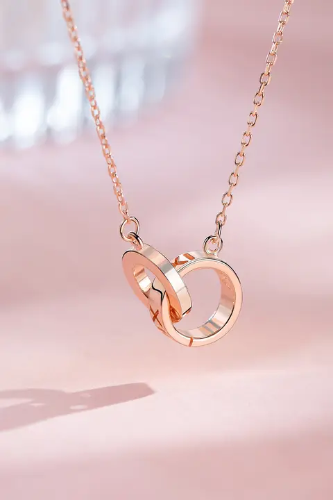 ダブルリングデザインの純銀ネックレス【女性用・誕生日プレゼント・華やかなアクセサリー】