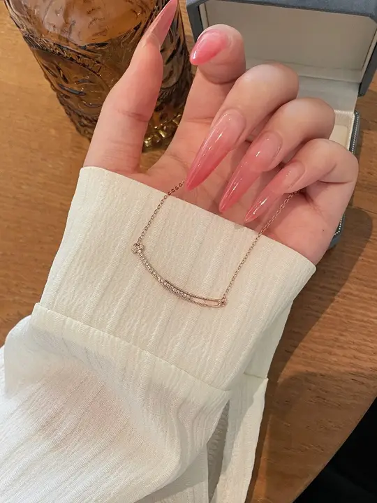 999純銀製 微笑ネックレス【シンプル・女性用・鎖骨チェーン・ギフトに最適】