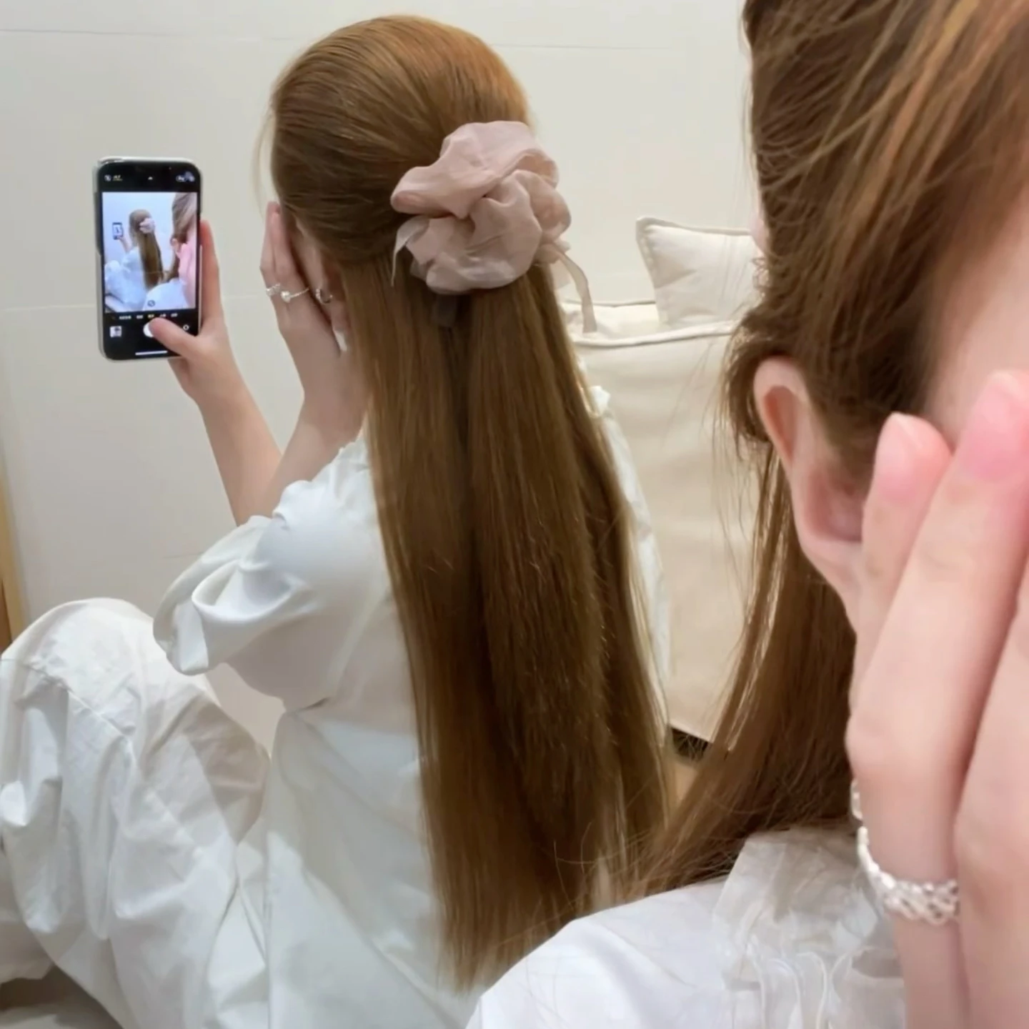 フリルニットを買うべきか？実は、もっと優れた「リボン付きヘアゴム」が隠れている