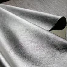 浅い銀色のテクスチャーPUレザー生地【高級感あるひび割れデザイン・コートや衣服のDIY用】