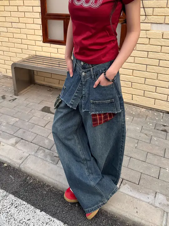 美しいデザインのデニムパンツ【レトロ風・チェック柄・ワイドレッグ・二重ウエスト】（セットアップ対応）