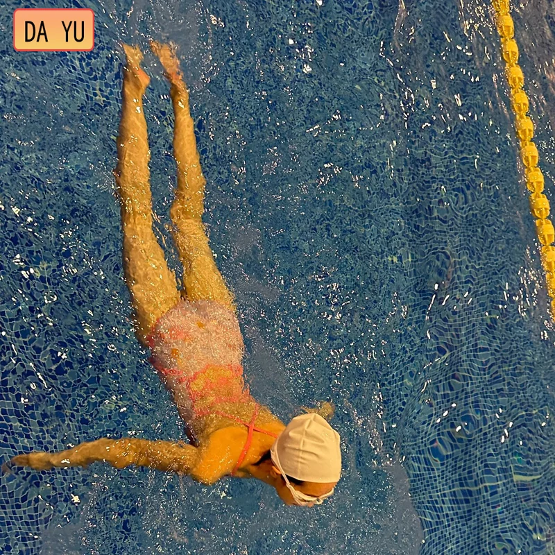 女性用競泳水着【三角型・体型カバー・プロフェッショナルデザイン・ワンピース】