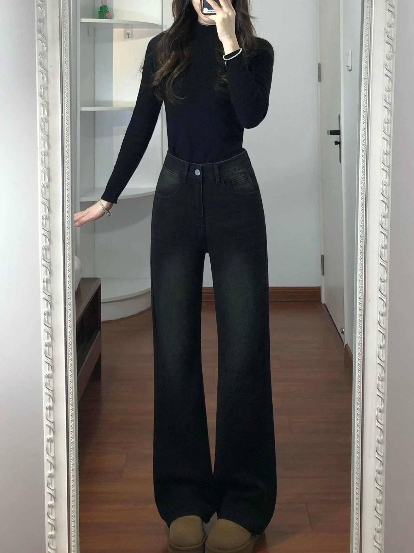 黒ダメージジーンズと比べて、どんなジーンズが今、本当に着たい？