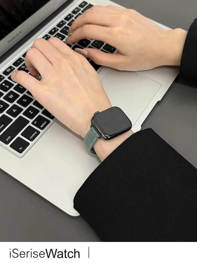 Apple Watchのゴールドに合うバンドはこれ！？レザーとデニムの磁気バンドが夏のスタイルを救う理由