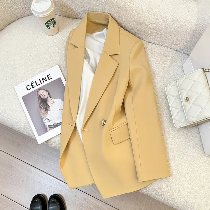 デザイン性の高いイエローのカジュアルブレザー【通勤・秋用】