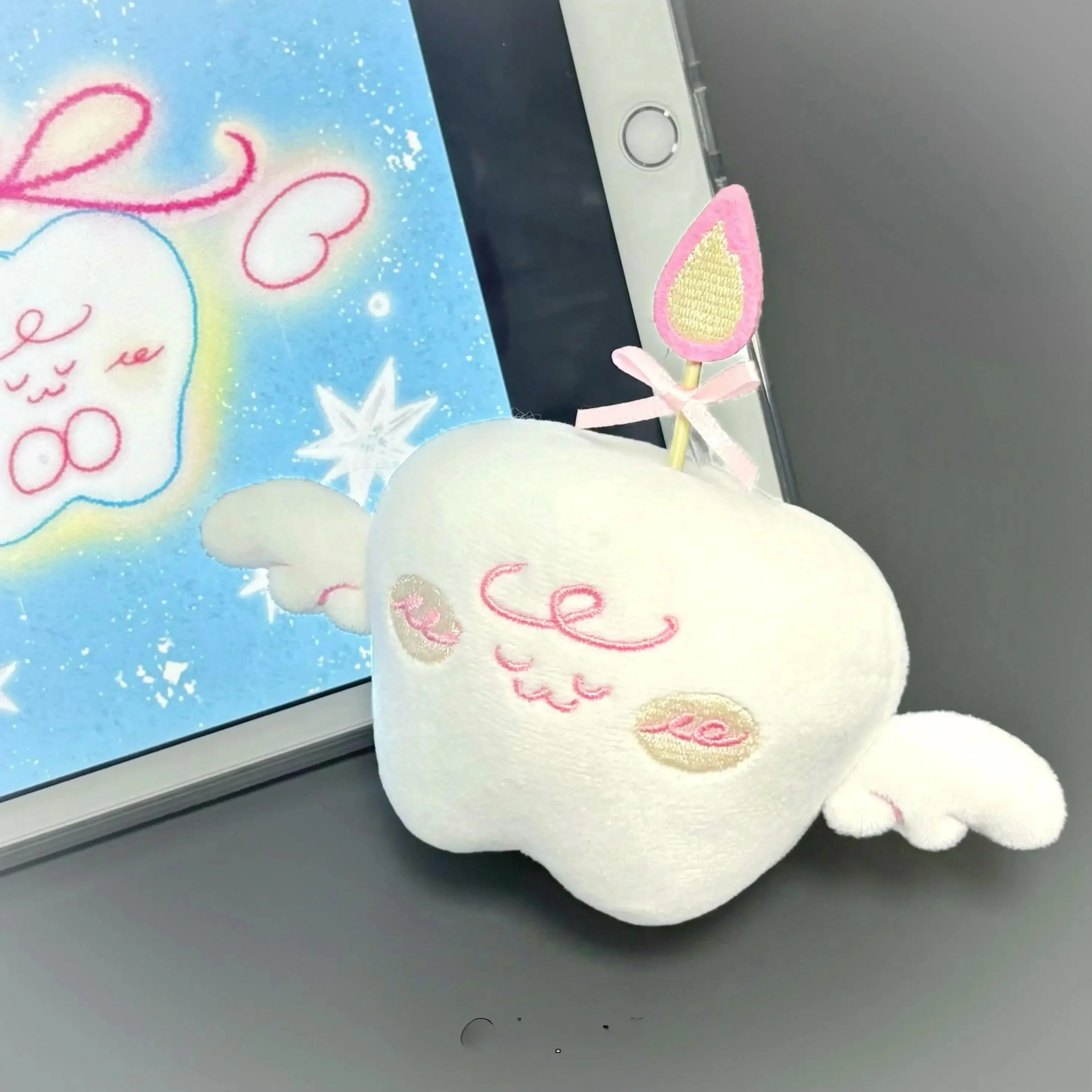 宇宙デザインの毛のあるアップルと雪だるまのストラップ：6歳女の子に贈るクリスマスプレゼントとしての実用性とデザイン性