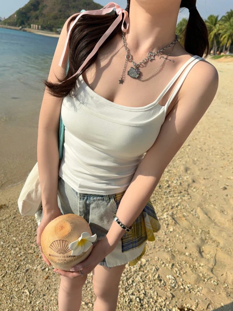 シャツ インナー タンク トップはどう選ぶ？胸パッド付きキャミソール風タンクトップが通勤と夏の日常を救う理由