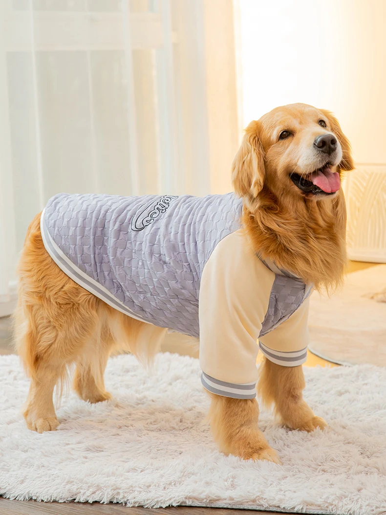 大型犬用チェック柄ダウンコート：秋冬外出時の保暖性と動きのバランスを実証