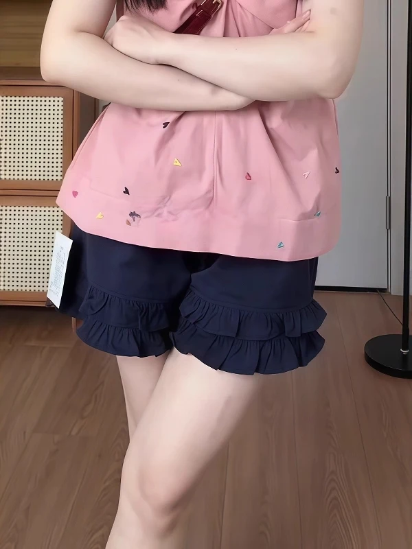 40代のショートパンツはどう選ぶ？通勤から夏の日常まで、今こそ注目すべき「ワイドレッグ高腰フリルショートパンツ」の真実
