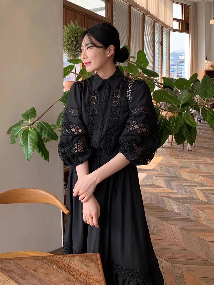 女 ライン と 女子 ライン で迷うなら、今こそ選ぶべき「春のレトロレースシャツとハイウエストスカート」は？