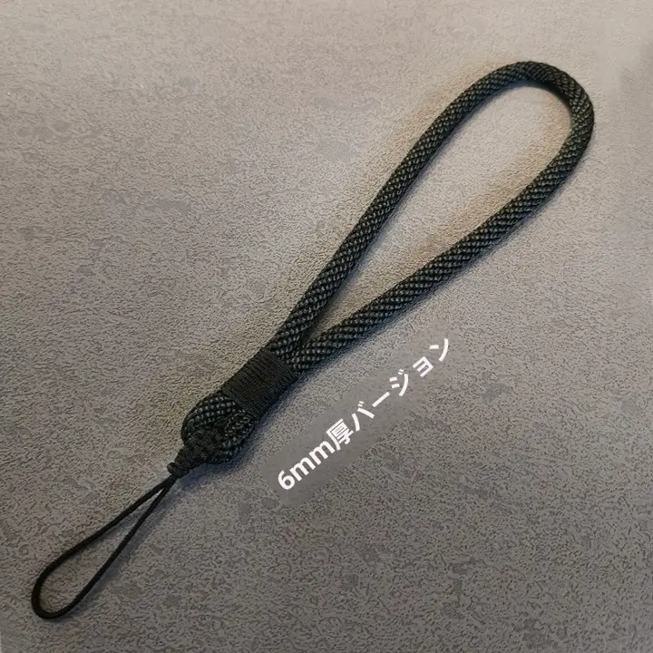 高級感あふれるスマートフォン用ハンドストラップ【短タイプ・手首用・手作り編み・頑丈】