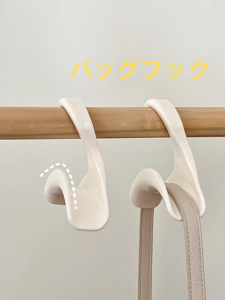 衣類収納フック：プラスチック製のカバン・帽子・スカーフ用留め具の実用性と設置方法