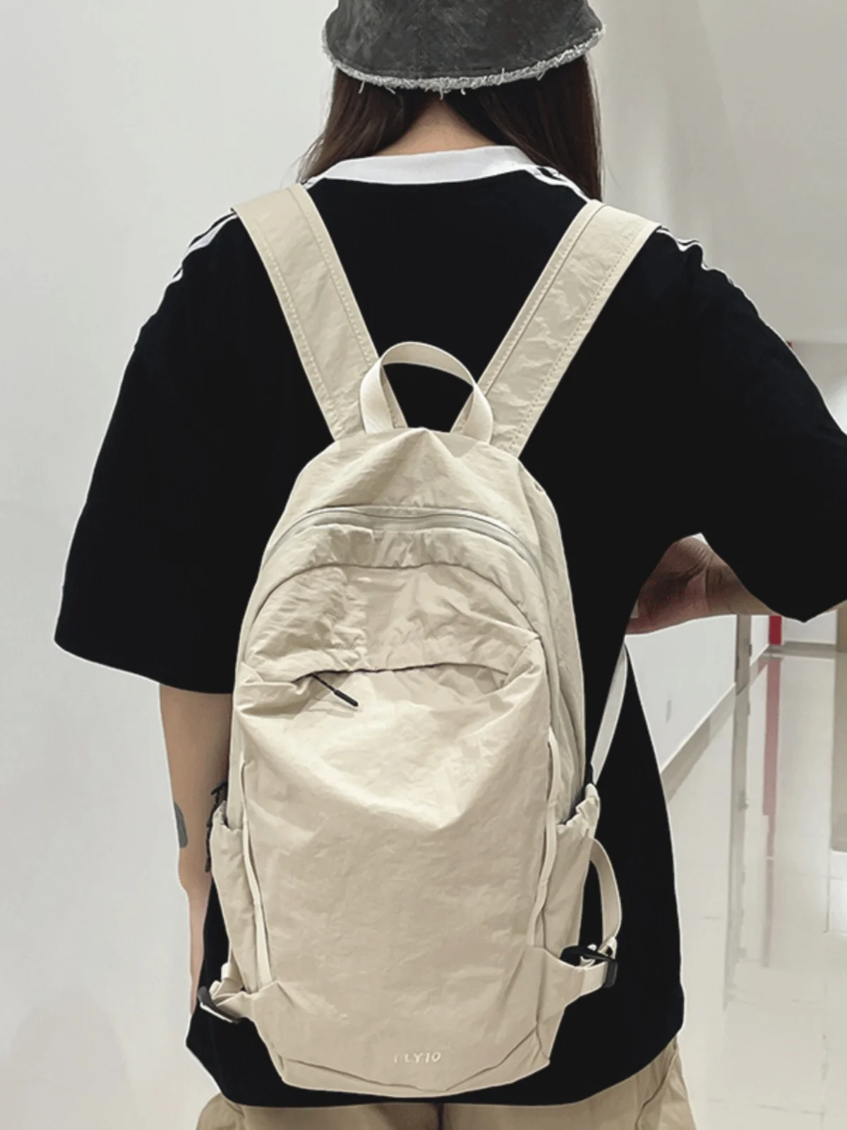 軽量多機能リュックの実用性：シンプルデザインのキャンバスリュックが日常にどう活かされるか