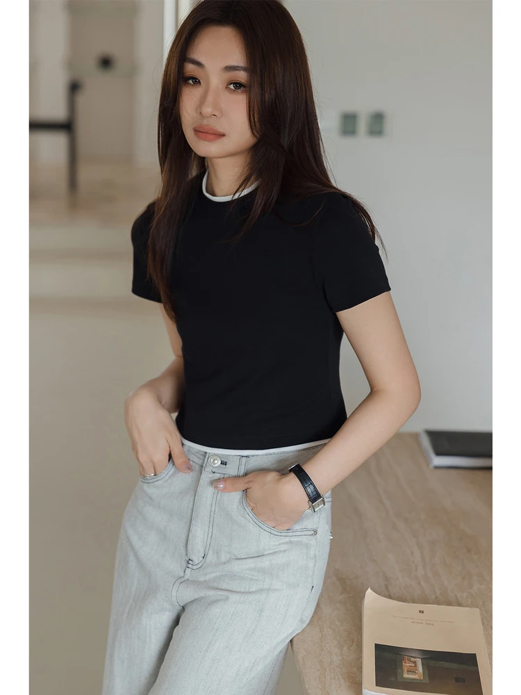 大人可愛い服 50代コーデに最適なブルーショルダー短袖Tシャツ | スリムフィット・カジュアルデザイン