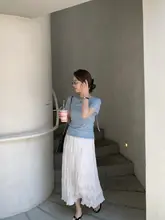 ロマンティックな重ね着に最適な短袖Tシャツとキャミソール（セットアップ対応）