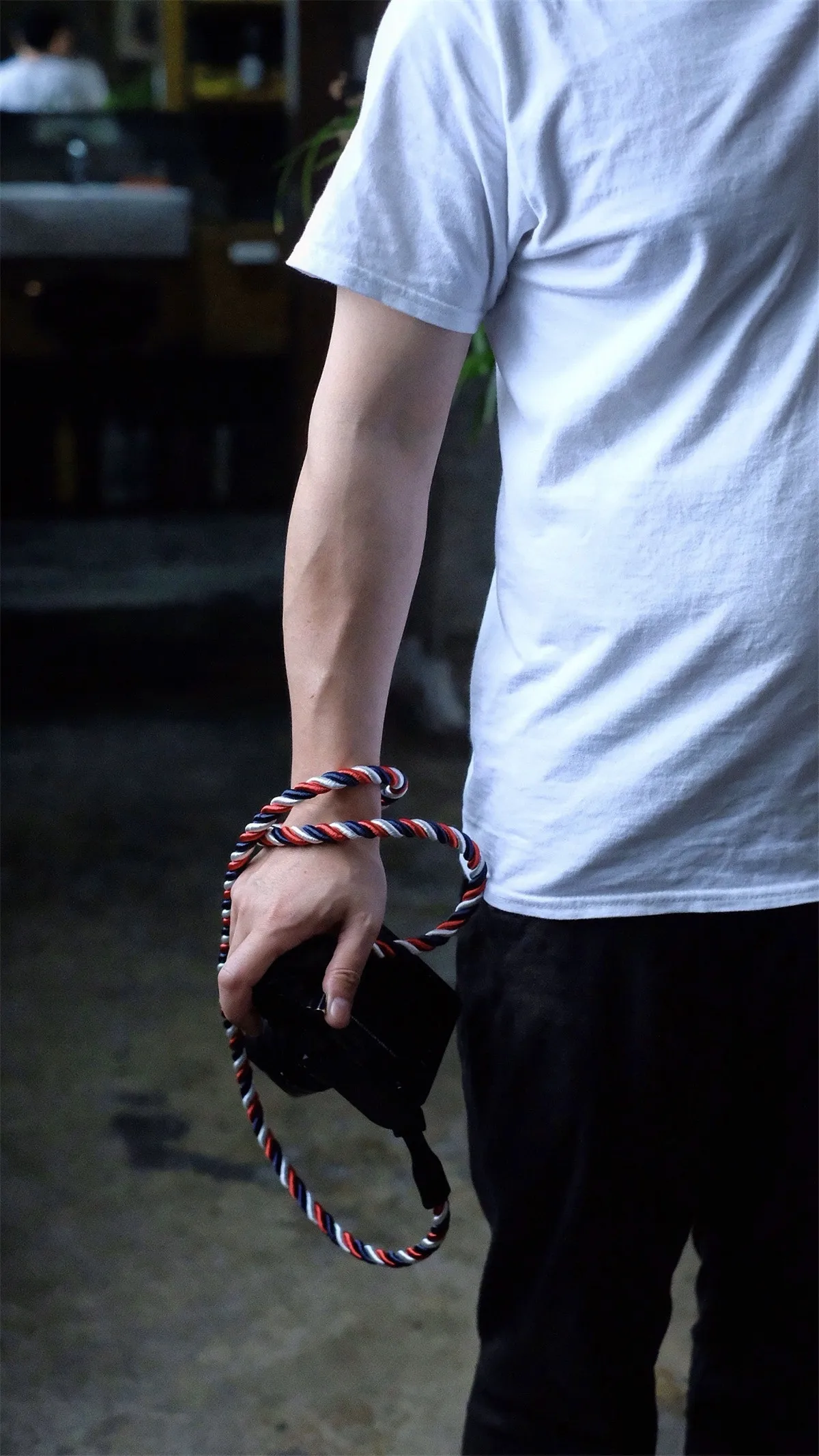 50mmカメラとextended strap 2の組み合わせで、日常の美しさをどう見つける？