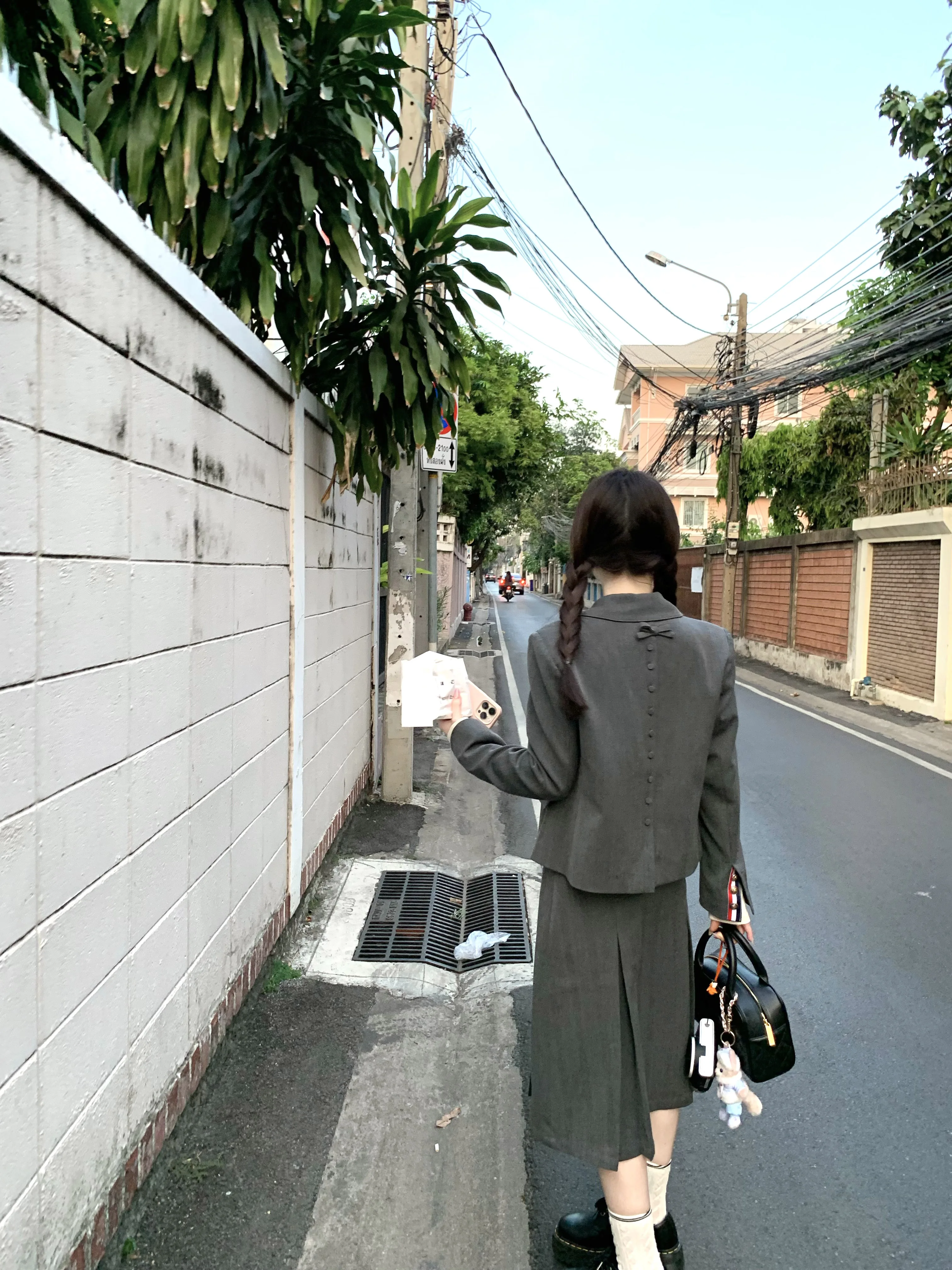 20度の通学にぴったりな高校生向けファッションは？韓式学院風のセットアップが解決する