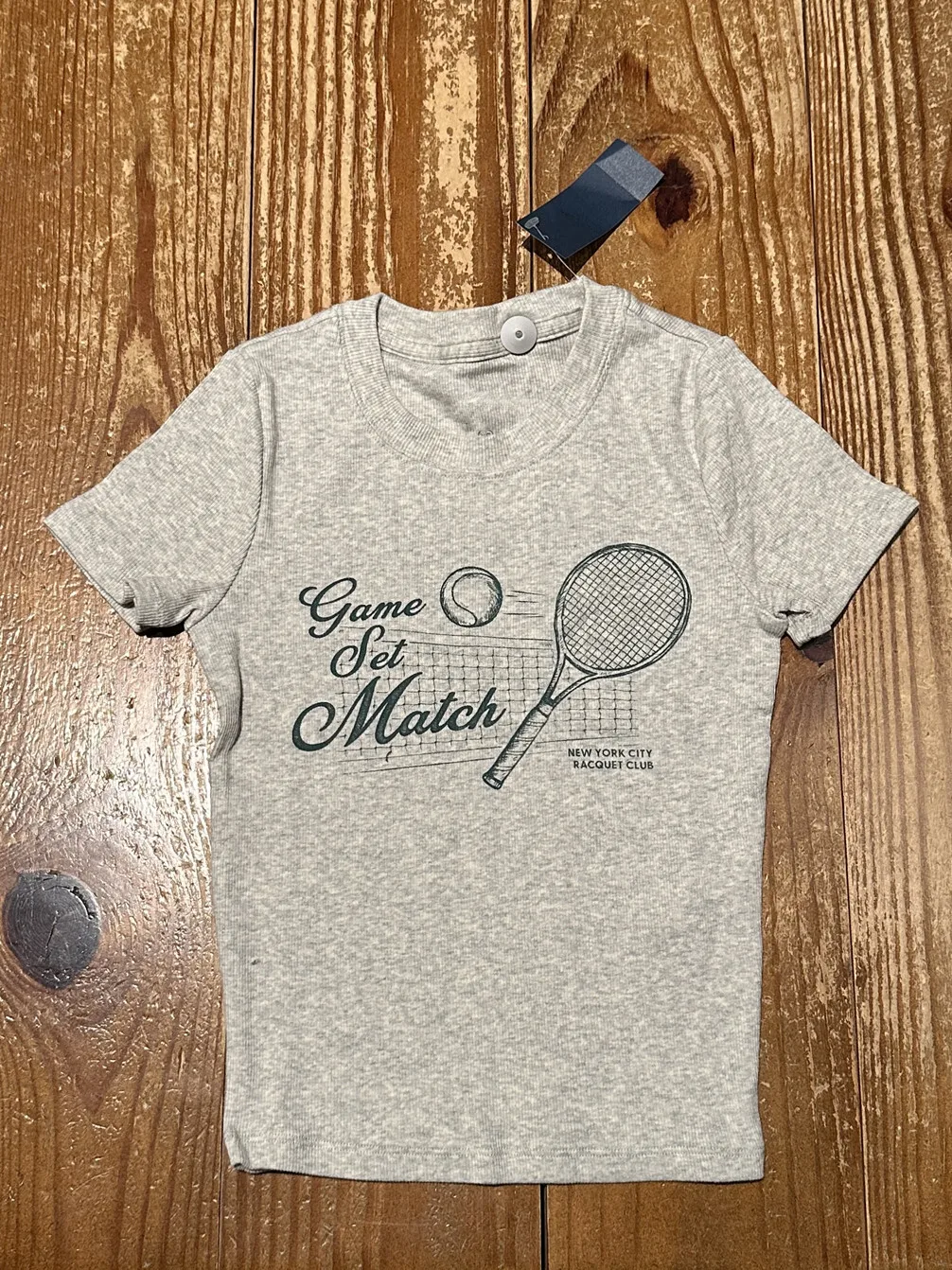 夏の日常にぴったりなショートスリーブTシャツは、どんなものにすべき？
