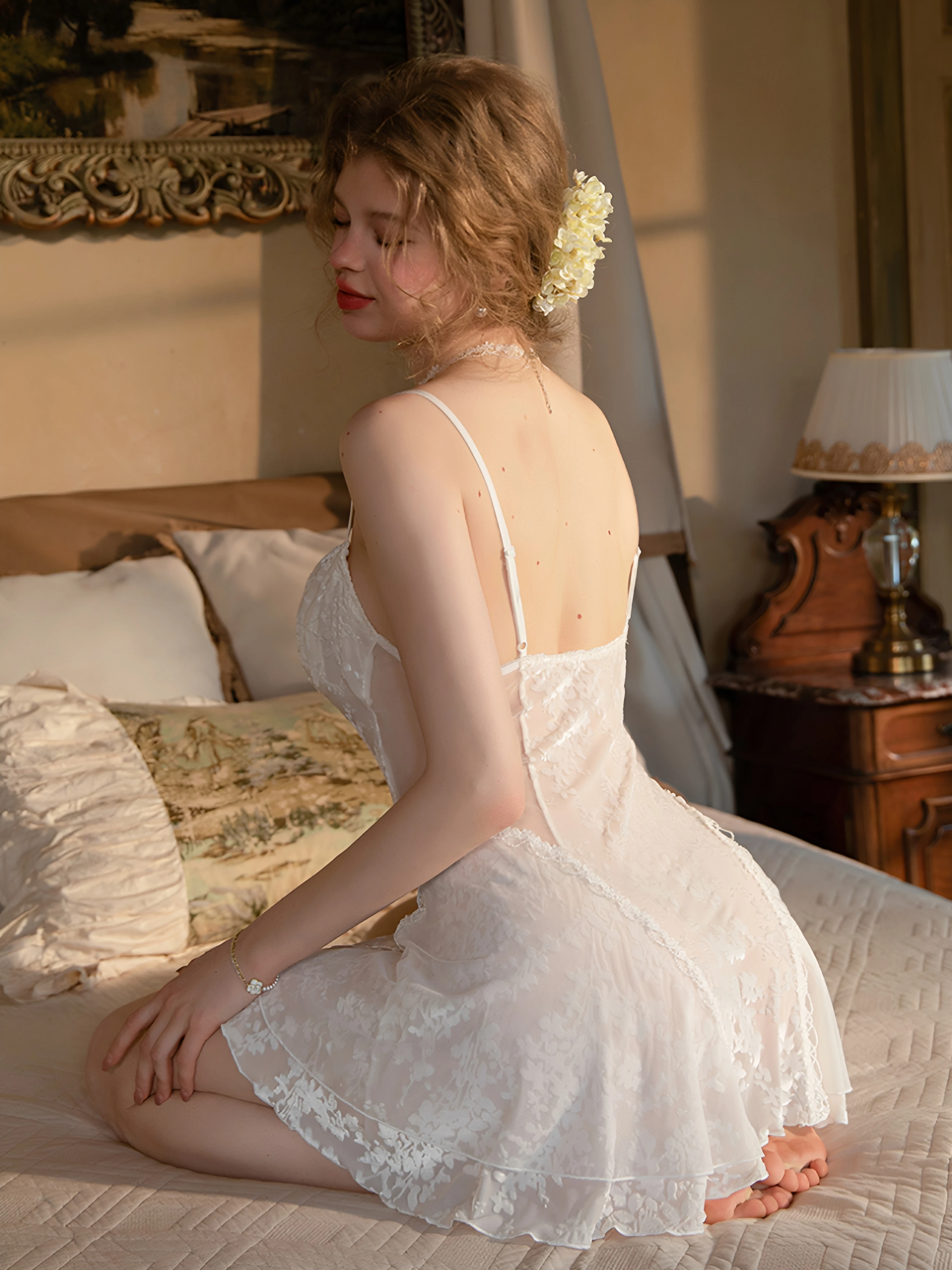 ナイトブラ 使い方：取り外し可能な胸パッド付きのヴェルヴェット風デザインで快適な睡眠を実現