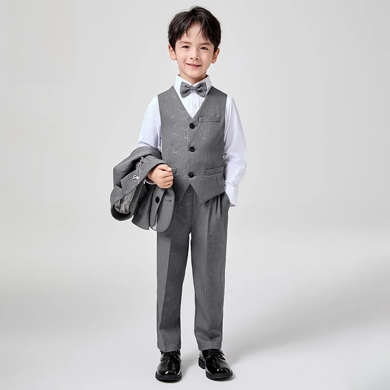参観日の服装に迷ったとき、どう選ぶ？