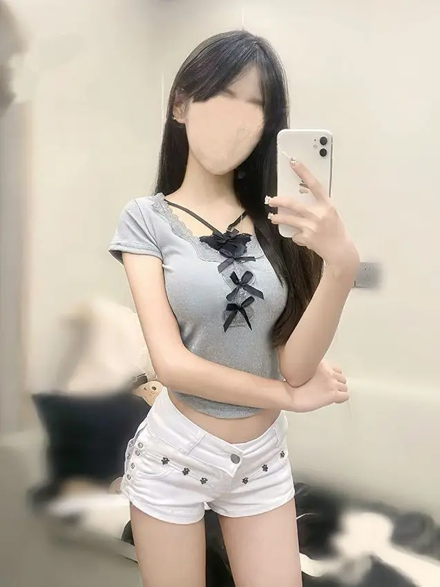 Y2Kコーデで失敗しないショートパンツは？ホワイトデニムの選び方とスタイリングのコツ