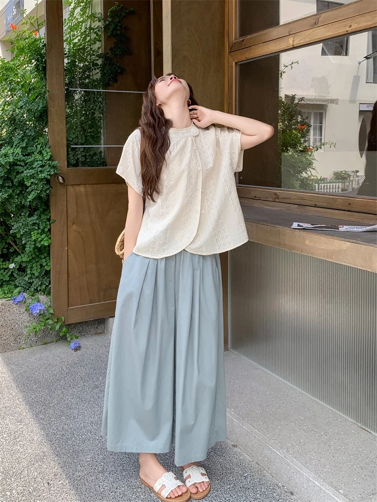 レースシャツとワイドパンツの夏用コーディネート：大学生女子ファッションの実用性と季節別選定