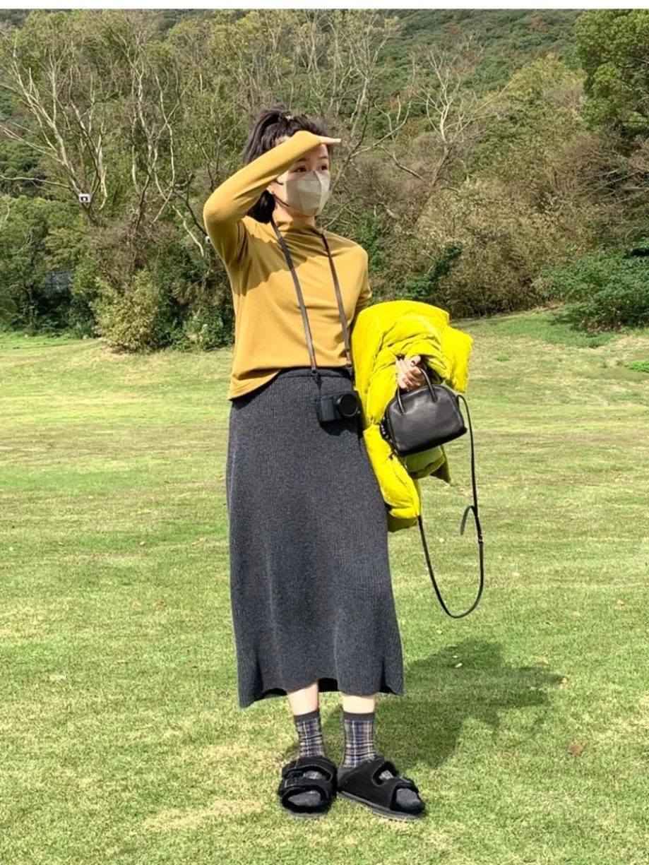 大人可愛い服 40代コーデの完全ガイド｜ハイネックニットの心の余裕を演出