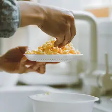 食品用プラスチック製白色洗面器【二層構造・水切り機能・家庭用・電子レンジ対応】