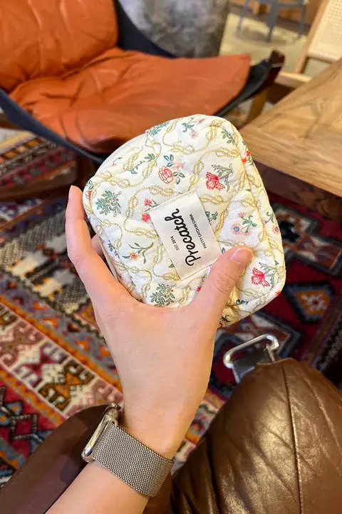 コスメポーチ レディース トースト型 立体 花柄 厚手 コンパクト メイク直し クッションリップ収納 バッグインポーチ